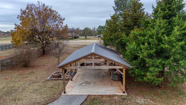 13707 NE Kleeman Rd, Elgin, OK 73538