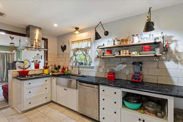 13707 NE Kleeman Rd, Elgin, OK 73538