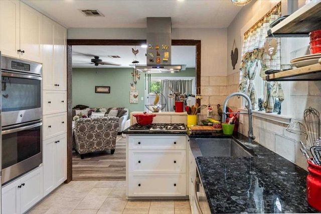 13707 NE Kleeman Rd, Elgin, OK 73538