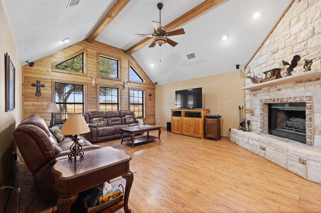 1366 Hcr 1414, Covington, TX 76636