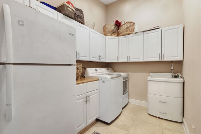 5940 NW 52nd St, Coral Springs, FL 33067