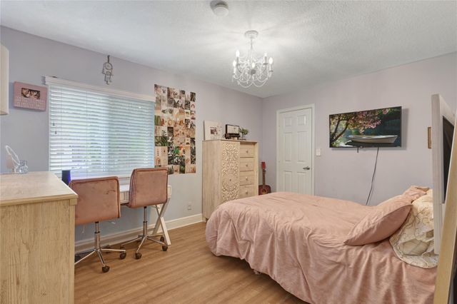 5940 NW 52nd St, Coral Springs, FL 33067