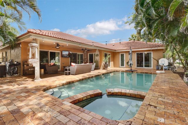 5940 NW 52nd St, Coral Springs, FL 33067