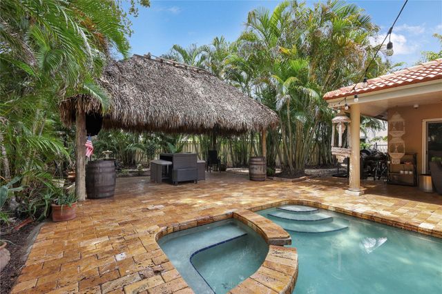 5940 NW 52nd St, Coral Springs, FL 33067