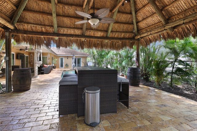 5940 NW 52nd St, Coral Springs, FL 33067