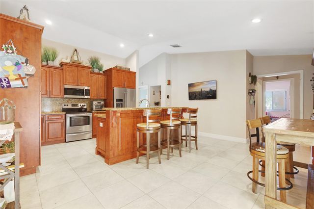 5940 NW 52nd St, Coral Springs, FL 33067