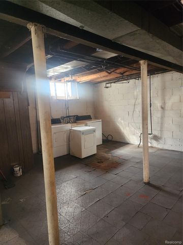 20222 Greenlawn Street, Detroit, MI 48221