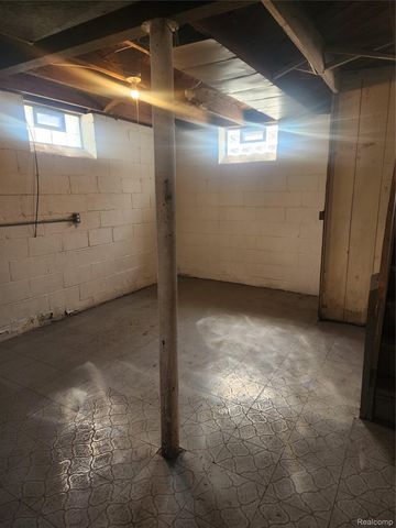 20222 Greenlawn Street, Detroit, MI 48221