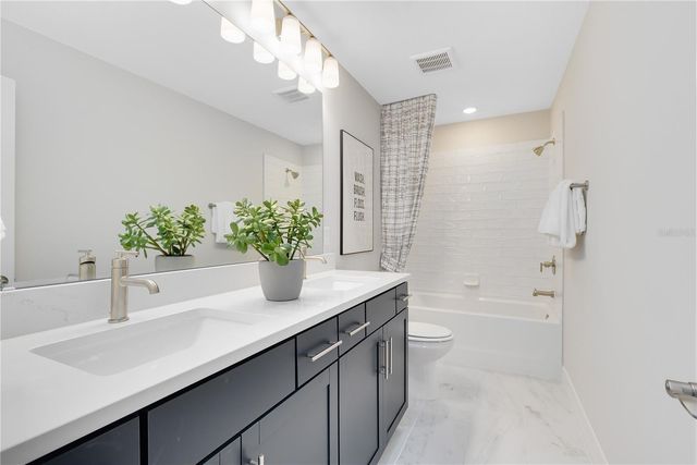 5661 FLAME VINE WAY, St Cloud, FL 34771