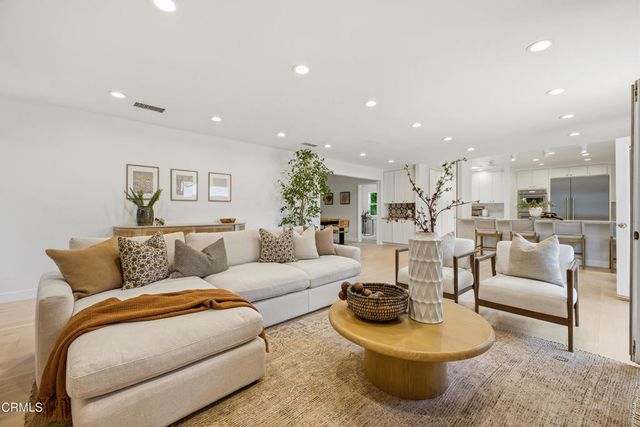 168 Lamour Drive, La Canada Flintridge, CA 91011