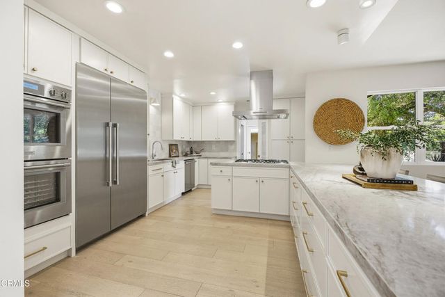 168 Lamour Drive, La Canada Flintridge, CA 91011