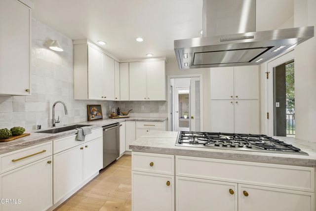 168 Lamour Drive, La Canada Flintridge, CA 91011