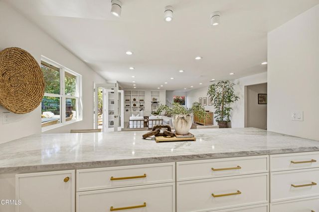 168 Lamour Drive, La Canada Flintridge, CA 91011