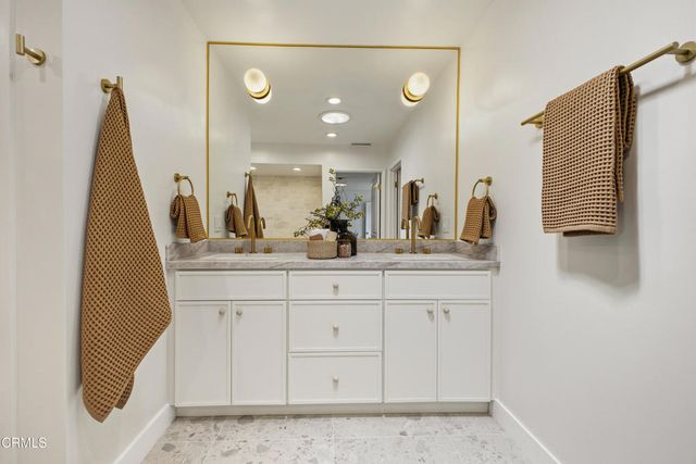 168 Lamour Drive, La Canada Flintridge, CA 91011