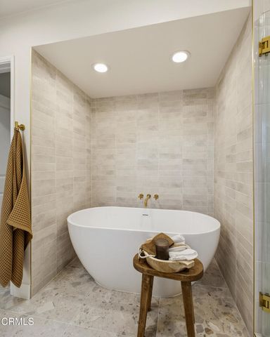 168 Lamour Drive, La Canada Flintridge, CA 91011