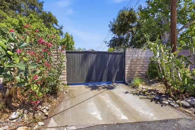 168 Lamour Drive, La Canada Flintridge, CA 91011