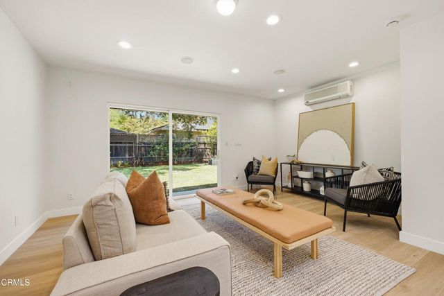 168 Lamour Drive, La Canada Flintridge, CA 91011