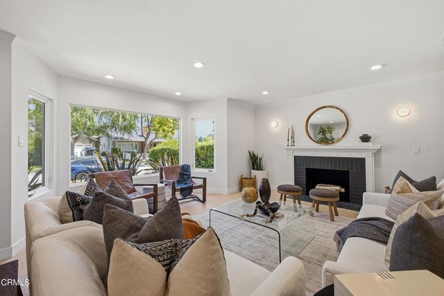 168 Lamour Drive, La Canada Flintridge, CA 91011