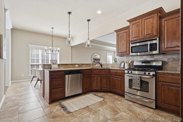 2712 W Natchez Street, Broken Arrow, OK 74011