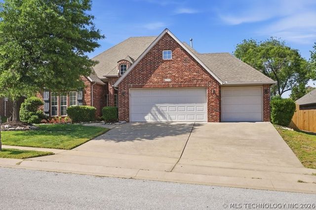 2712 W Natchez Street, Broken Arrow, OK 74011