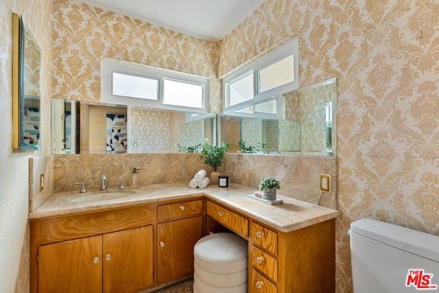 4799 Bonvue Avenue, Los Angeles, CA 90027