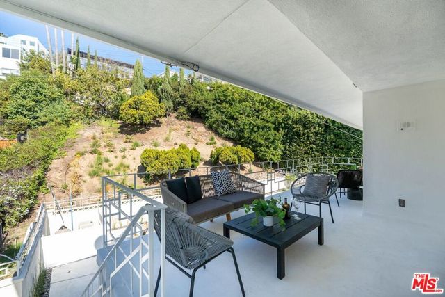 4799 Bonvue Avenue, Los Angeles, CA 90027