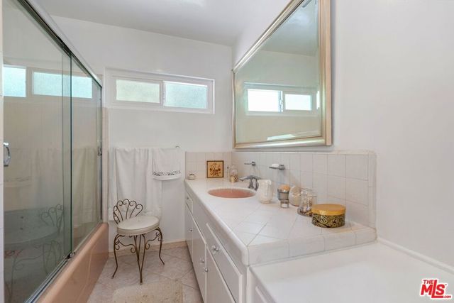 4799 Bonvue Avenue, Los Angeles, CA 90027