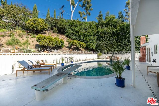 4799 Bonvue Avenue, Los Angeles, CA 90027