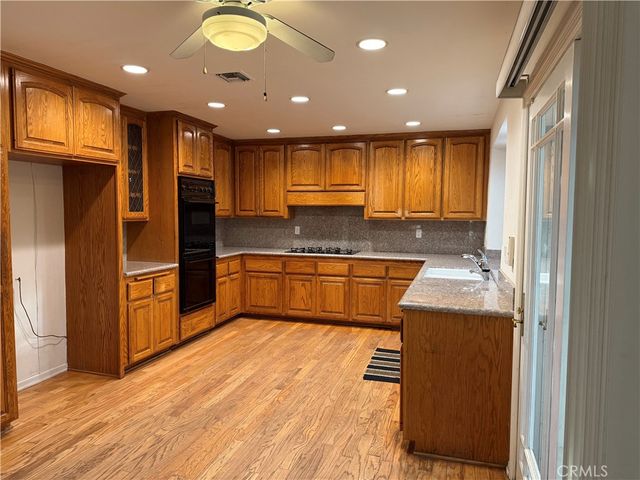 9201 Paso Robles, Northridge, CA 91325