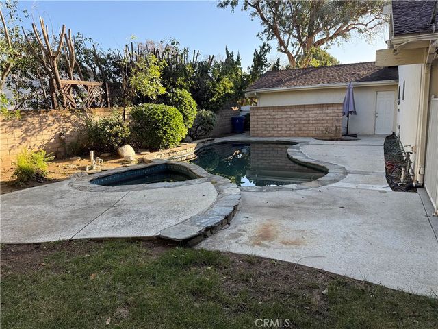 9201 Paso Robles, Northridge, CA 91325