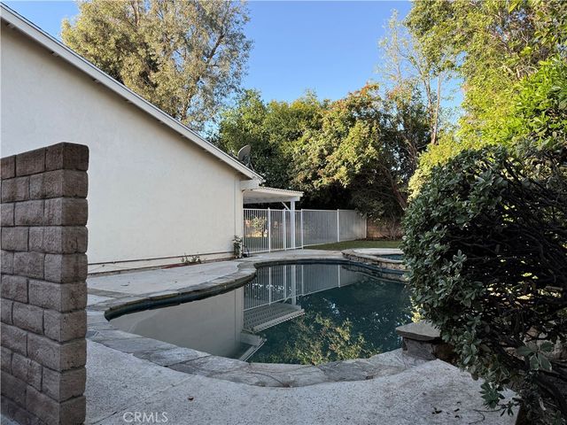 9201 Paso Robles, Northridge, CA 91325