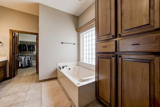 1307 Whispering Ridge Drive, Tuttle, OK 73089