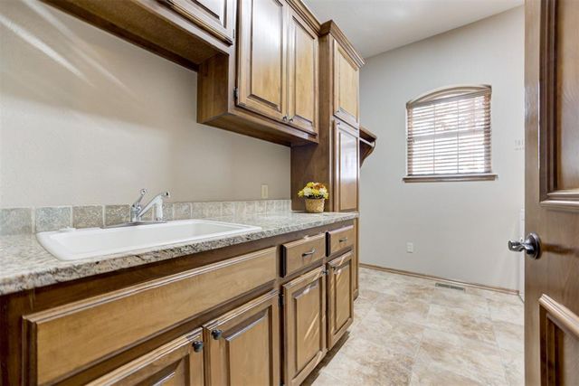 1307 Whispering Ridge Drive, Tuttle, OK 73089