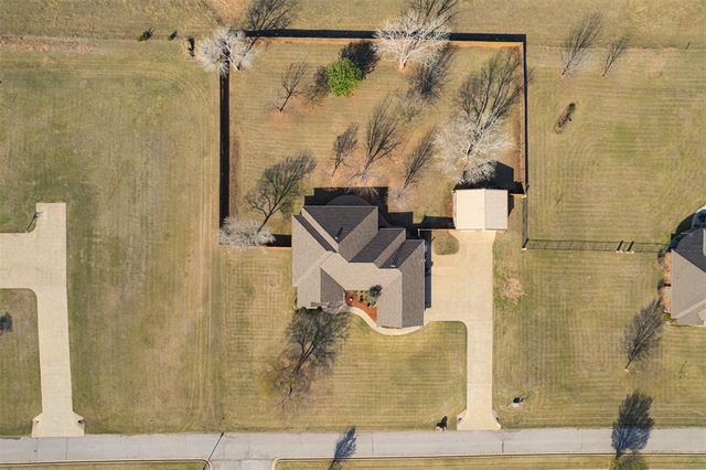 1307 Whispering Ridge Drive, Tuttle, OK 73089