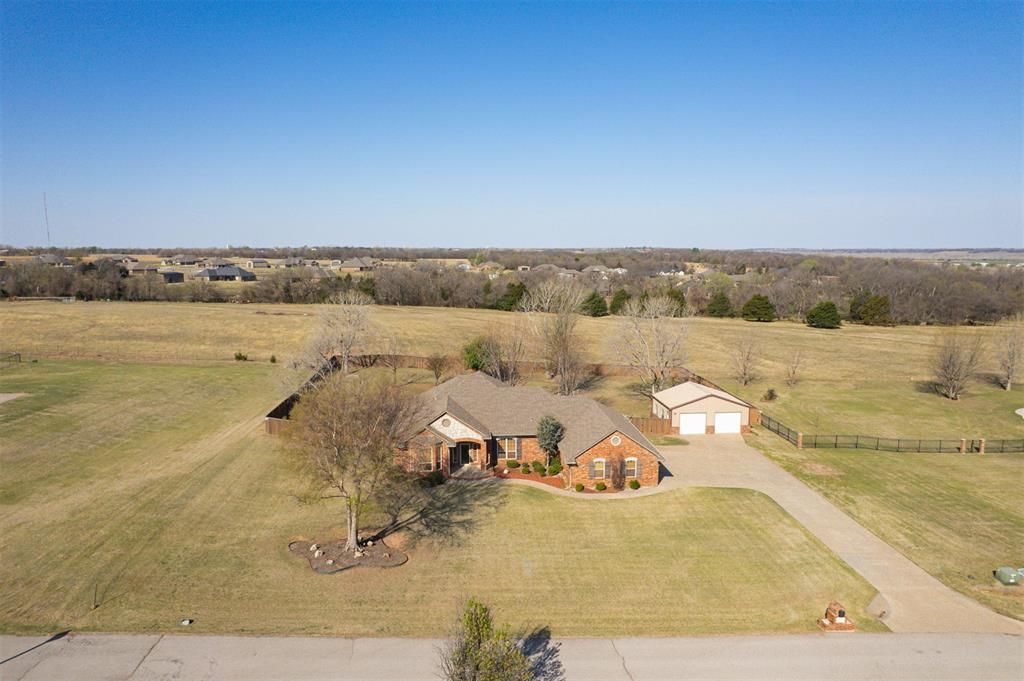 1307 Whispering Ridge Drive, Tuttle, OK 73089