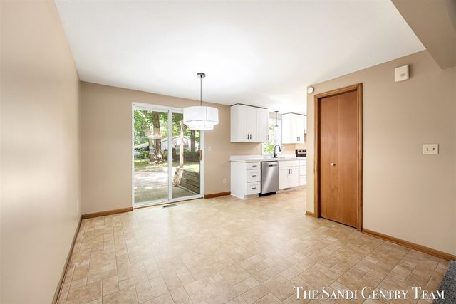 17771 148th Avenue, Spring Lake, MI 49456