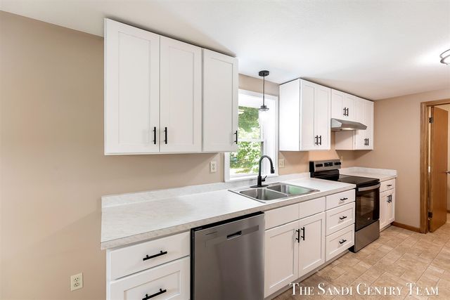 17771 148th Avenue, Spring Lake, MI 49456