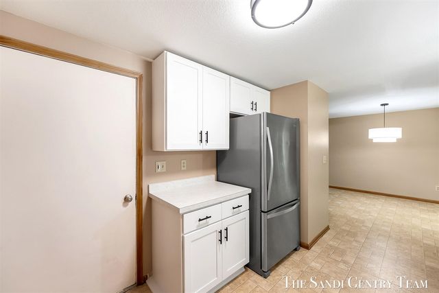 17771 148th Avenue, Spring Lake, MI 49456
