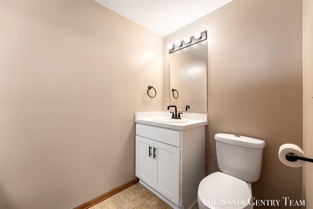 17771 148th Avenue, Spring Lake, MI 49456