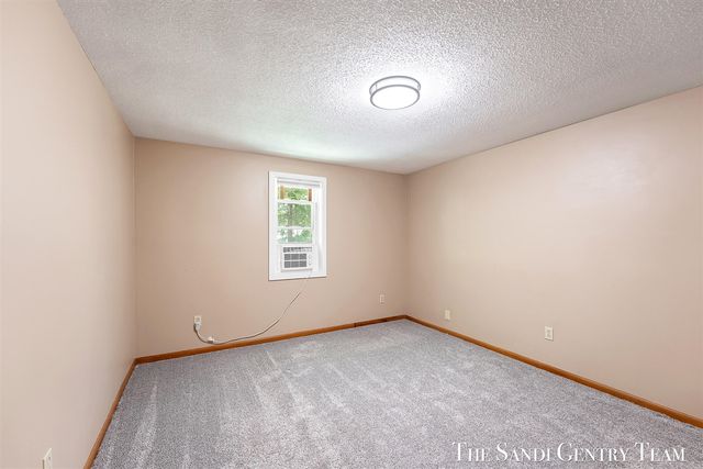 17771 148th Avenue, Spring Lake, MI 49456