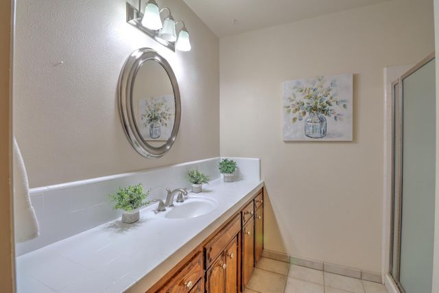 6265 N Colonial Avenue, Fresno, CA 93704