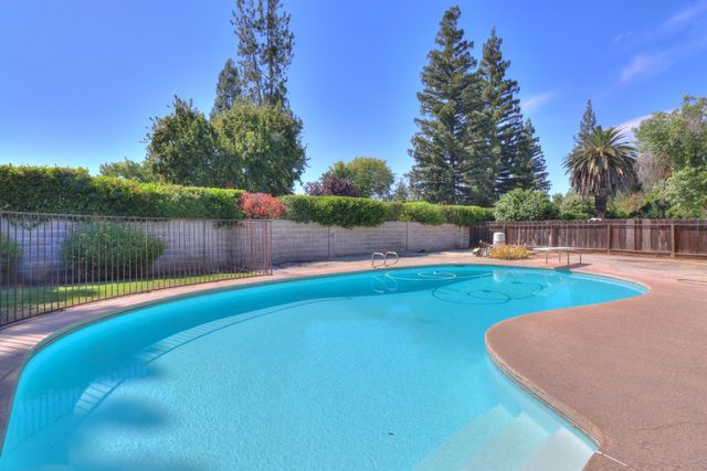 6265 N Colonial Avenue, Fresno, CA 93704