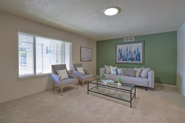 6265 N Colonial Avenue, Fresno, CA 93704