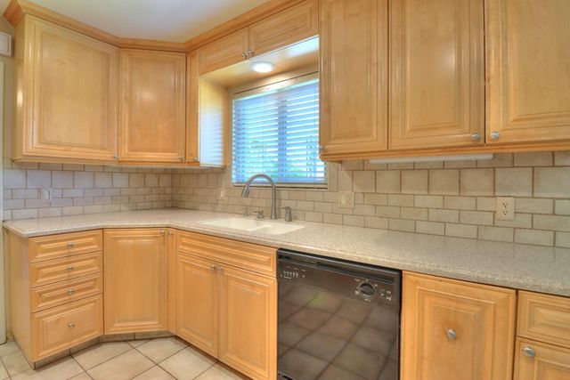 6265 N Colonial Avenue, Fresno, CA 93704