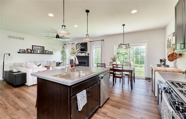 363 Victory Height Drive, Wentzville, MO 63385