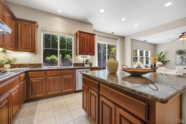 1716 Southridge Dr, Petaluma, CA 94954