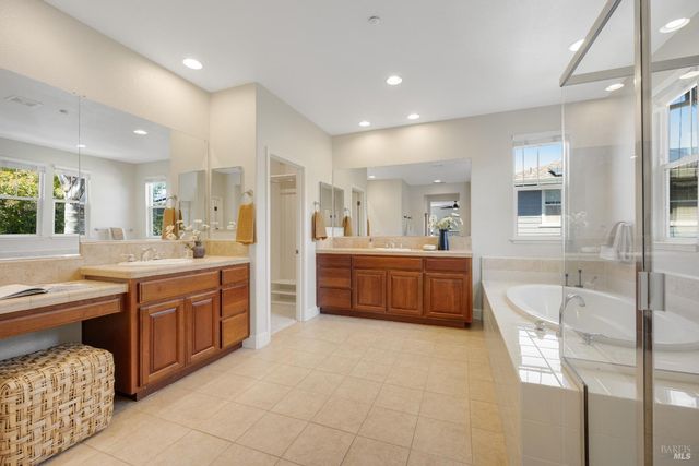 1716 Southridge Dr, Petaluma, CA 94954