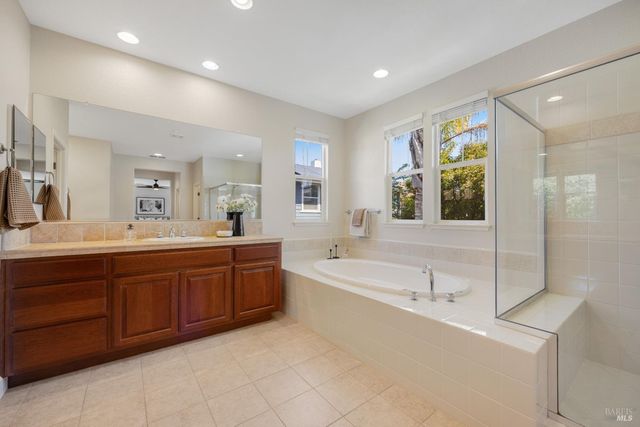 1716 Southridge Dr, Petaluma, CA 94954