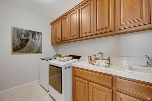 1716 Southridge Dr, Petaluma, CA 94954