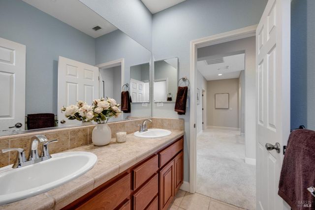 1716 Southridge Dr, Petaluma, CA 94954